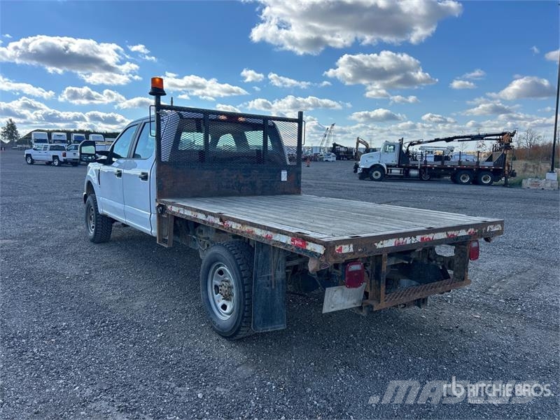 Ford F-350 Tovornjaki s kesonom/platojem