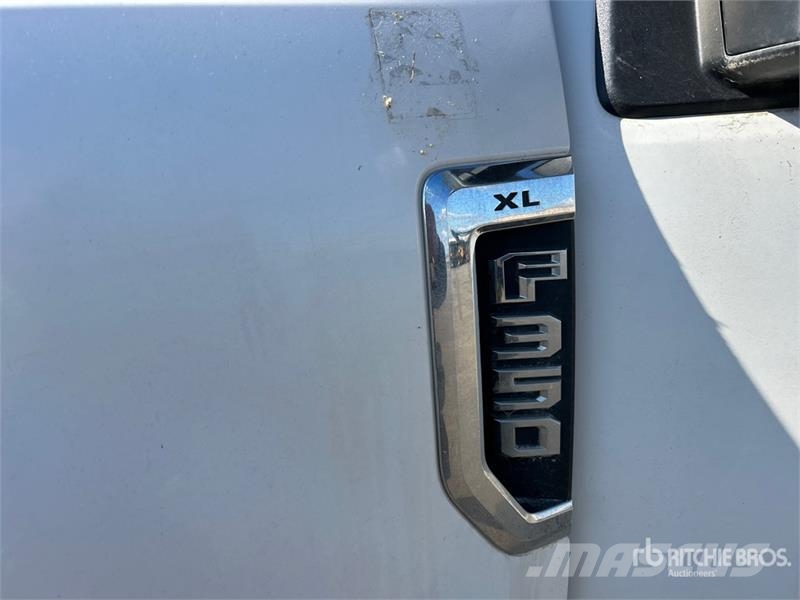 Ford F-350 Tovornjaki s kesonom/platojem