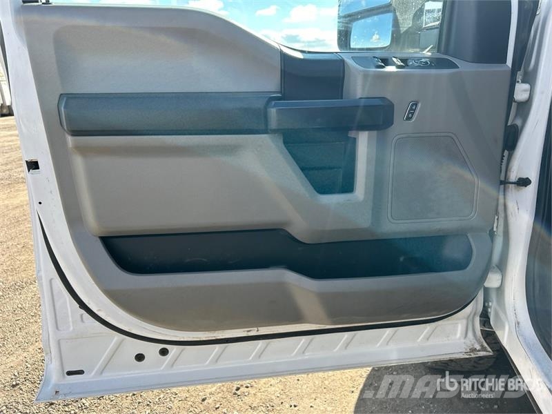 Ford F-350 Tovornjaki s kesonom/platojem