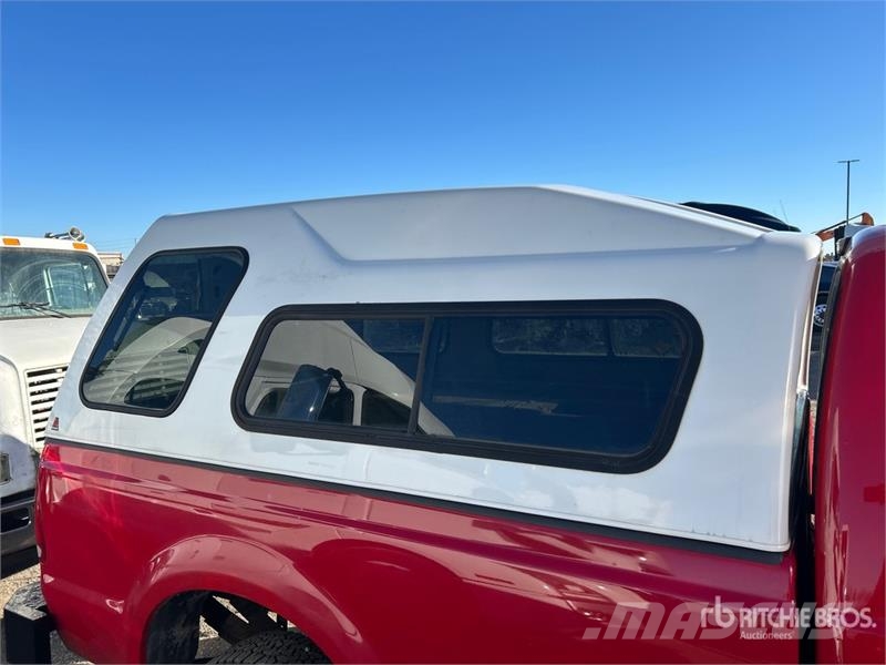 Ford F-350 4x2 Crew Cab Pickup Outros