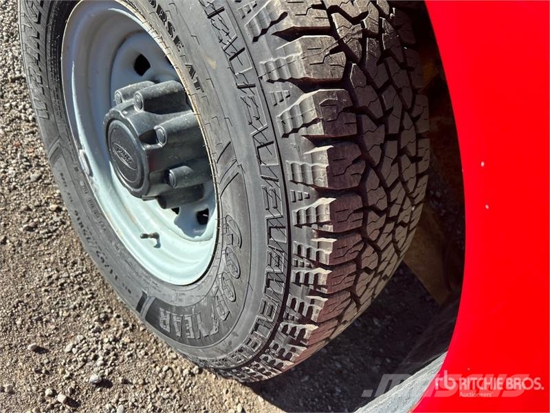 Ford F-350 4x2 Crew Cab Pickup Outros