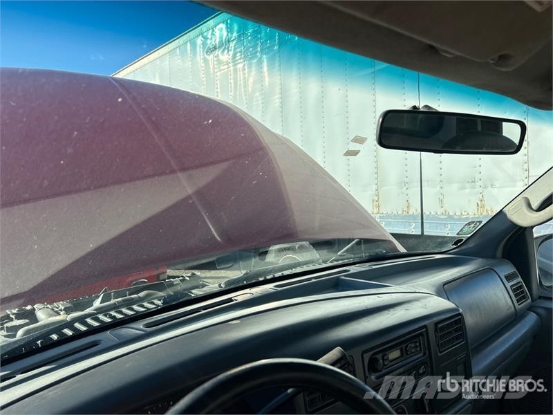 Ford F-350 4x2 Crew Cab Pickup Outros