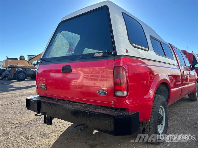Ford F-350 4x2 Crew Cab Pickup Outros