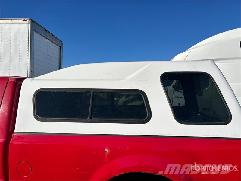 Ford F-350 4x2 Crew Cab Pickup Outros