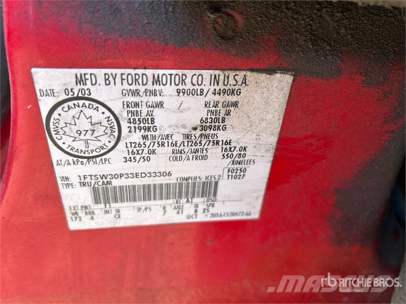 Ford F-350 4x2 Crew Cab Pickup Outros