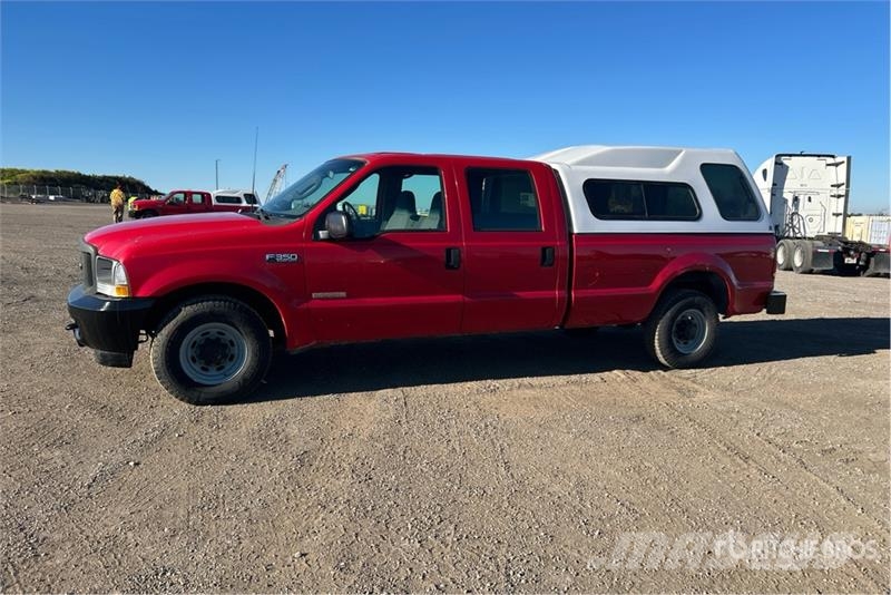 Ford F-350 4x2 Crew Cab Pickup Outros