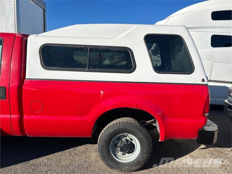 Ford F-350 4x2 Crew Cab Pickup Outros