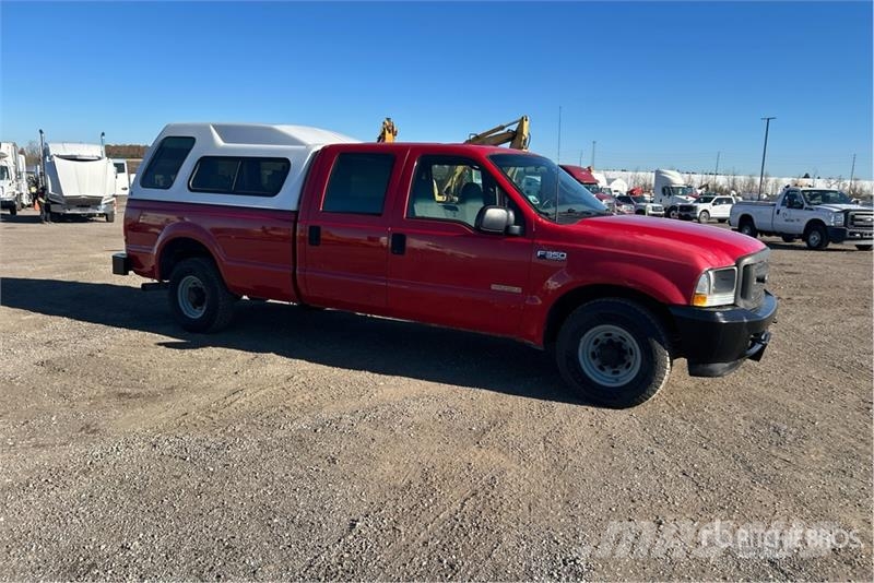 Ford F-350 4x2 Crew Cab Pickup Outros