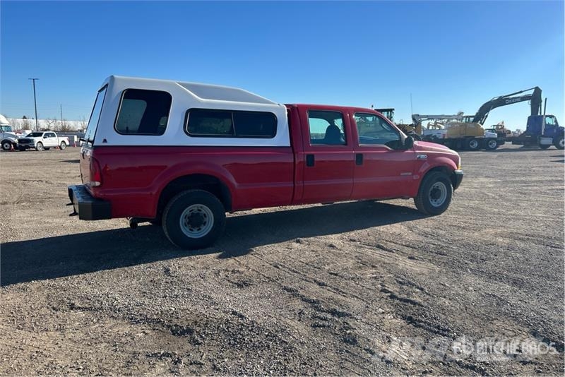 Ford F-350 4x2 Crew Cab Pickup Outros