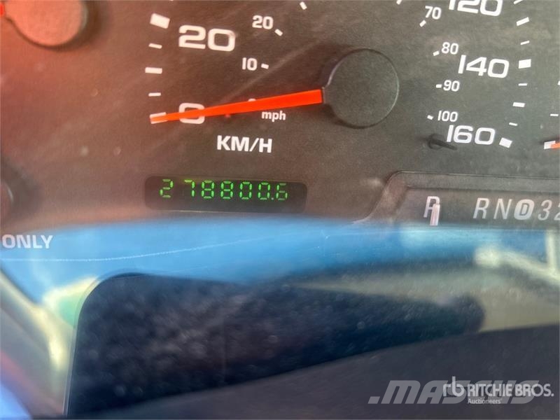 Ford F-350 4x2 Crew Cab Pickup Outros