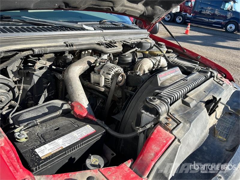Ford F-350 4x2 Crew Cab Pickup Outros