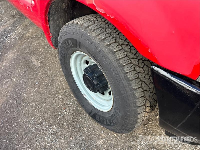Ford F-350 4x2 Crew Cab Pickup Outros