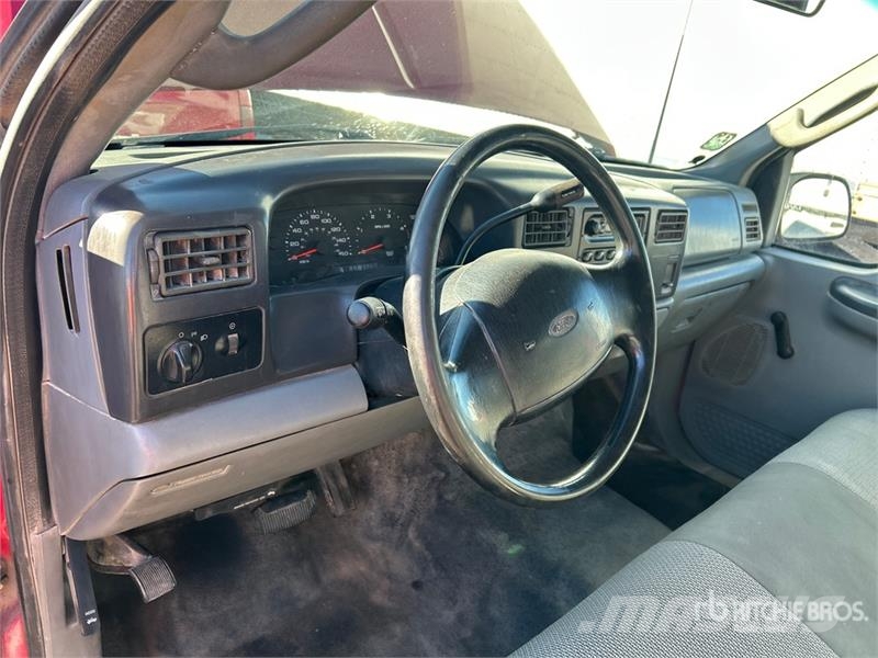 Ford F-350 4x2 Crew Cab Pickup Outros
