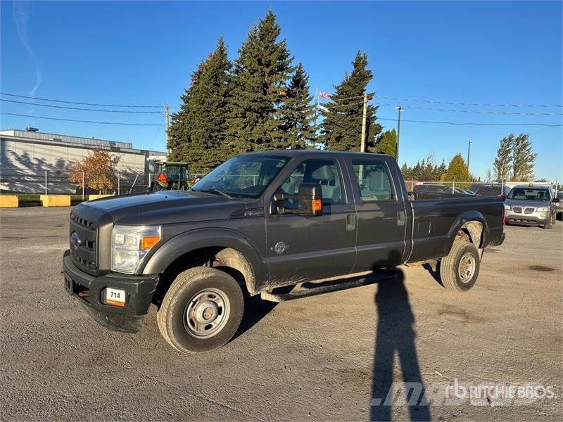 Ford F-350 4x4 Crew Cab Pickup Otras furgonetas