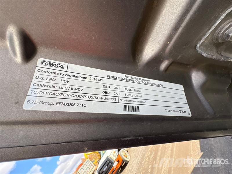 Ford F-350 4x4 Crew Cab Pickup Otras furgonetas