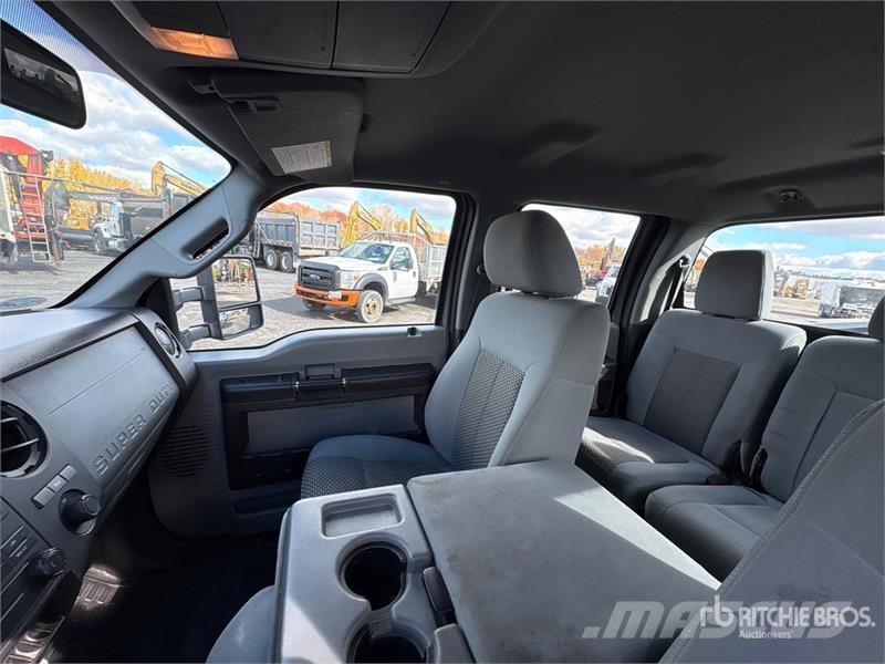 Ford F-350 4x4 Crew Cab Pickup Otras furgonetas