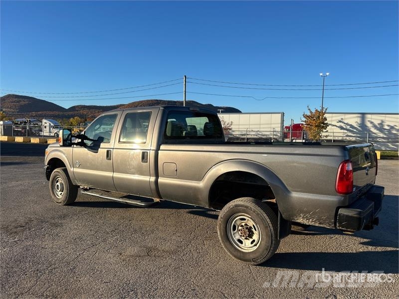 Ford F-350 4x4 Crew Cab Pickup Otras furgonetas
