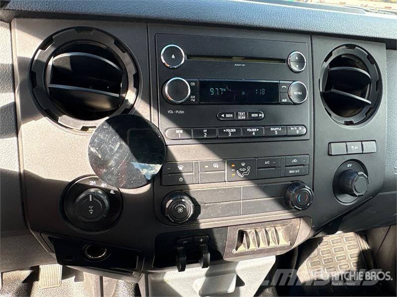 Ford F-350 4x4 Crew Cab Pickup Otras furgonetas