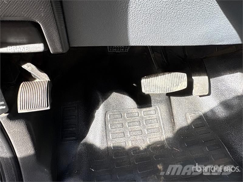 Ford F-350 4x4 Crew Cab Pickup Otras furgonetas
