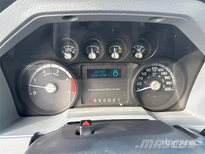 Ford F-350 4x4 Crew Cab Pickup Otras furgonetas
