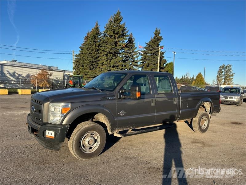 Ford F-350 4x4 Crew Cab Pickup Otras furgonetas