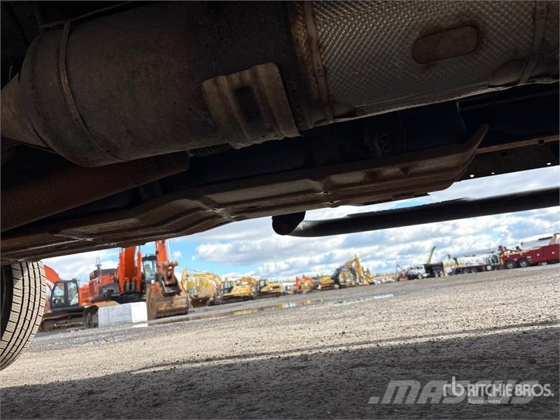 Ford F-350 4x4 Crew Cab Pickup Otras furgonetas