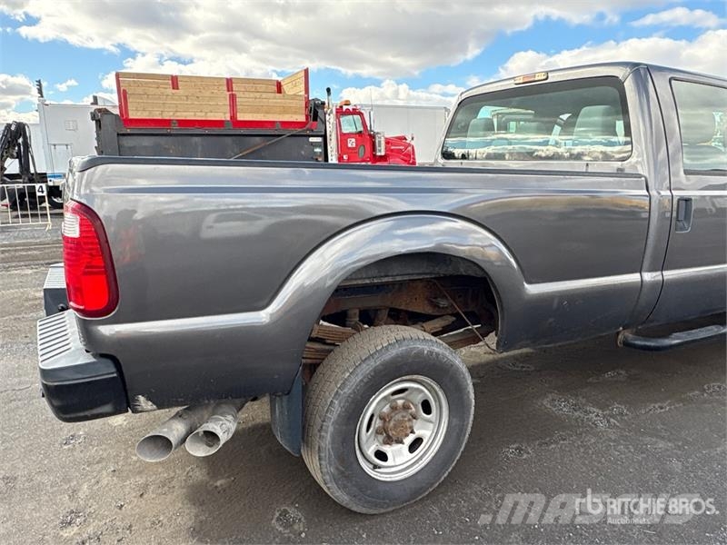 Ford F-350 4x4 Crew Cab Pickup Otras furgonetas