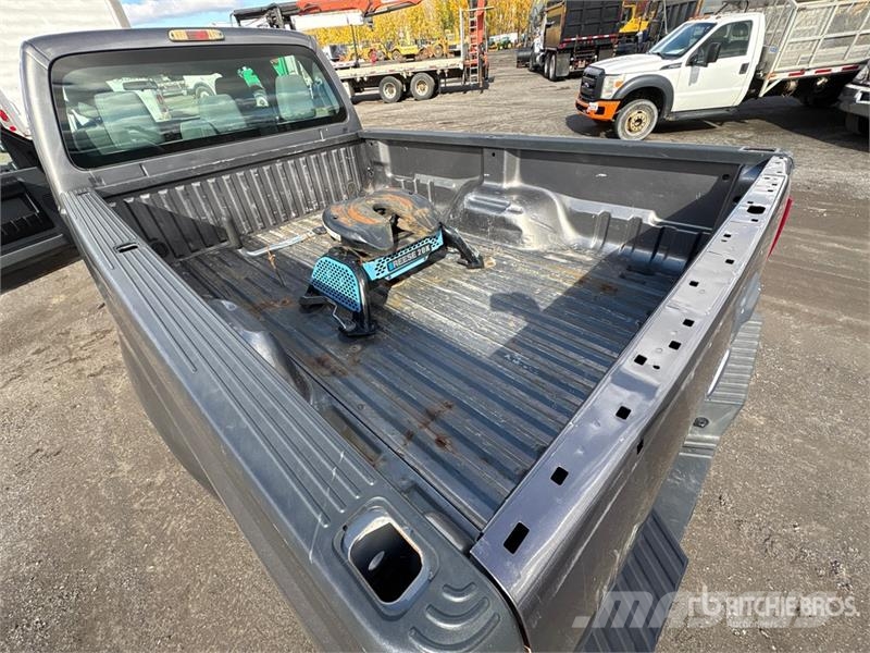 Ford F-350 4x4 Crew Cab Pickup Otras furgonetas