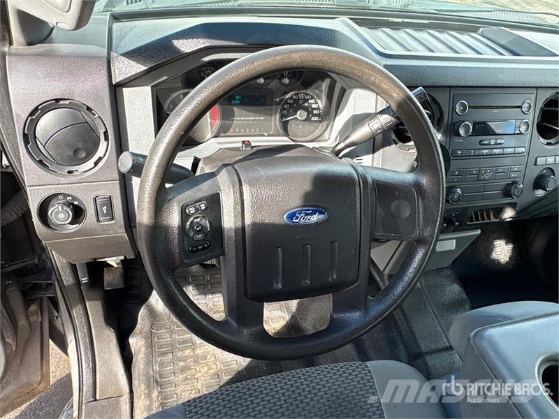 Ford F-350 4x4 Crew Cab Pickup Otras furgonetas