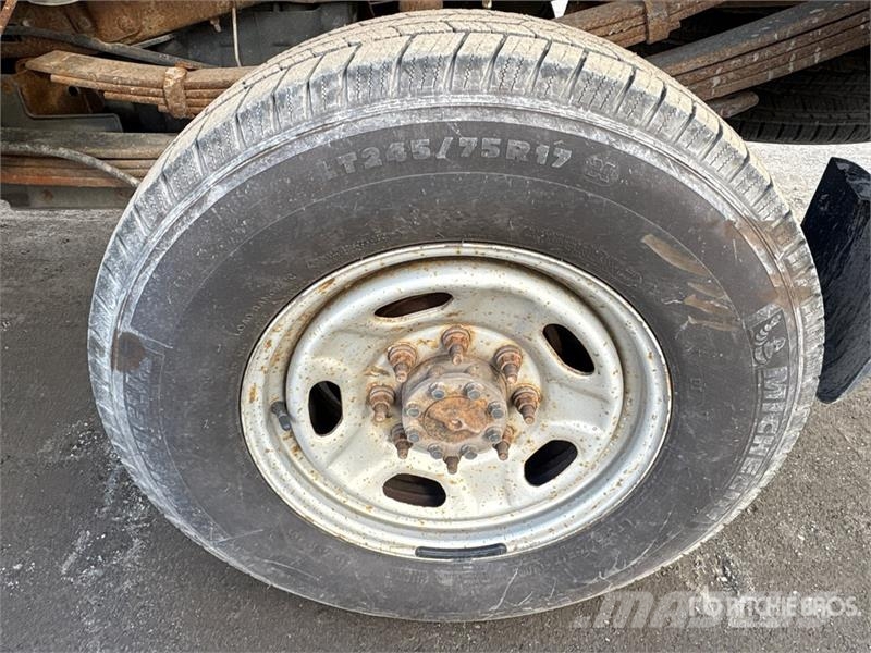 Ford F-350 4x4 Crew Cab Pickup Otras furgonetas