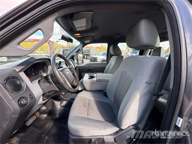 Ford F-350 4x4 Crew Cab Pickup Otras furgonetas