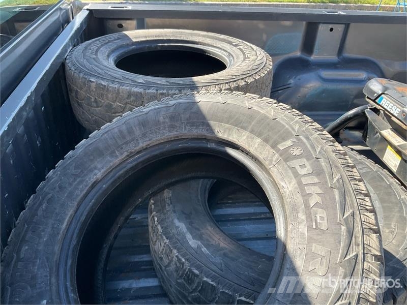 Ford F-350 4x4 Crew Cab Pickup Інше