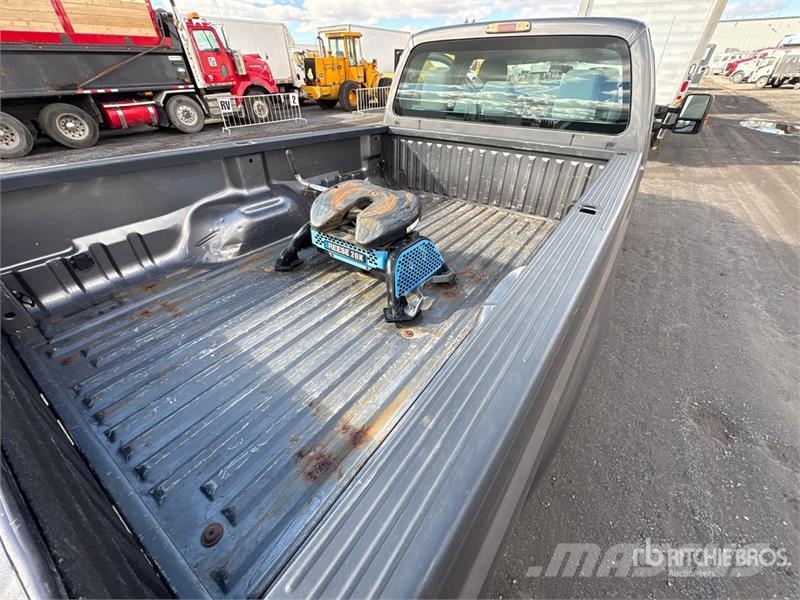 Ford F-350 4x4 Crew Cab Pickup Otras furgonetas