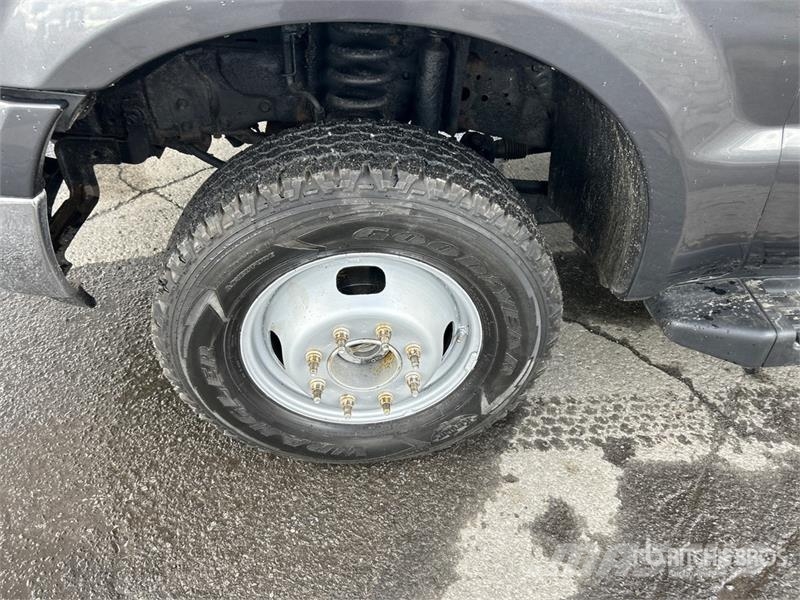 Ford F-350 4x4 Extended Cab Pickup Прочие фургоны