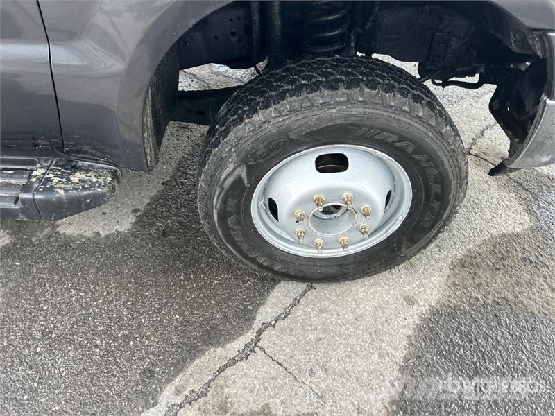 Ford F-350 4x4 Extended Cab Pickup Прочие фургоны