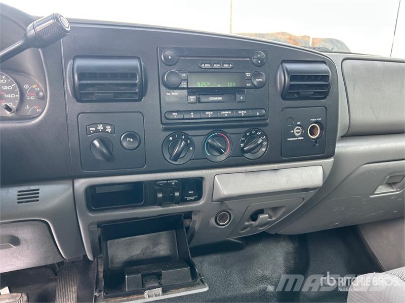 Ford F-350 4x4 Extended Cab Pickup Прочие фургоны