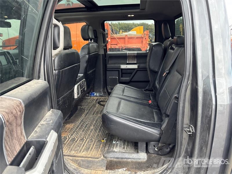 Ford F-350 Lariat 4x4 Crew Cab Pickup Ostalo