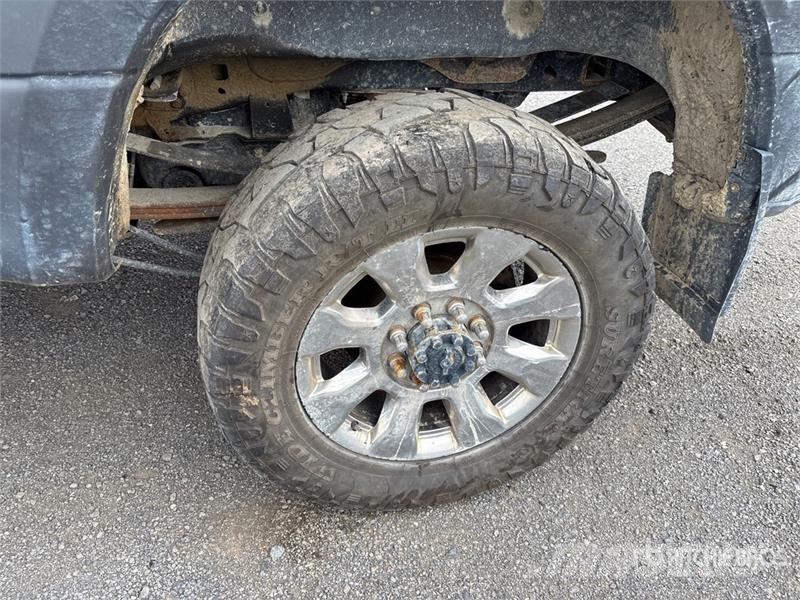 Ford F-350 Lariat 4x4 Crew Cab Pickup Ostalo