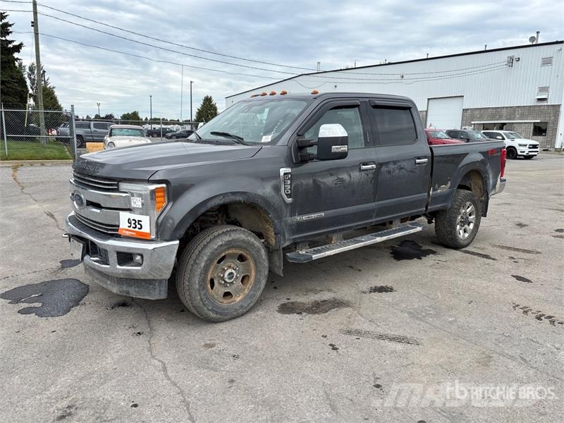 Ford F-350 Lariat 4x4 Crew Cab Pickup Ostalo