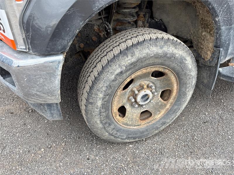 Ford F-350 Lariat 4x4 Crew Cab Pickup Ostalo