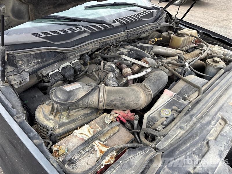 Ford F-350 Lariat 4x4 Crew Cab Pickup Ostalo