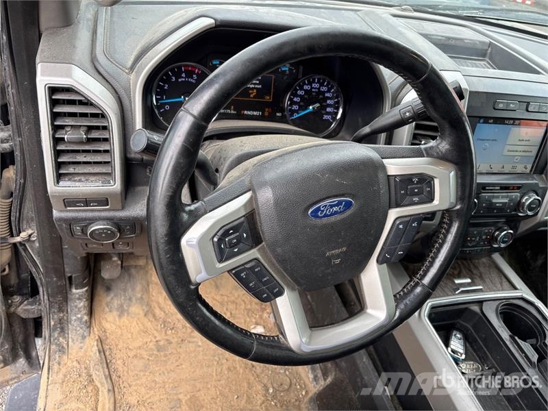 Ford F-350 Lariat 4x4 Crew Cab Pickup Ostalo