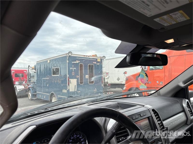 Ford F-350 Lariat 4x4 Crew Cab Pickup Ostalo