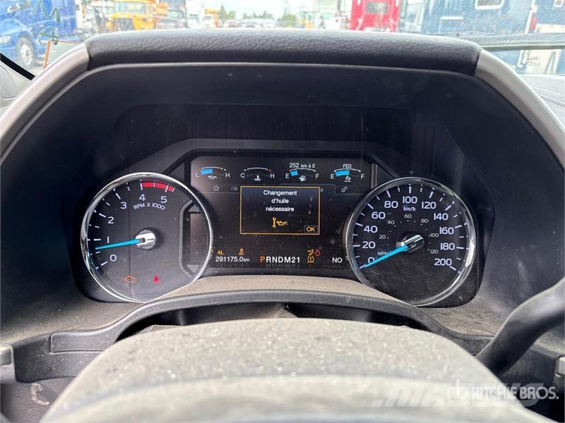 Ford F-350 Lariat 4x4 Crew Cab Pickup Ostalo