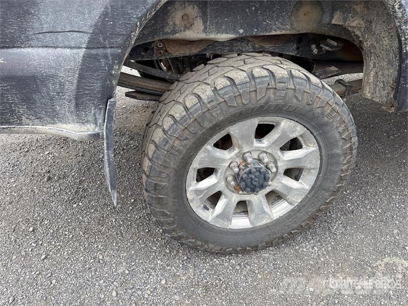 Ford F-350 Lariat 4x4 Crew Cab Pickup Ostalo