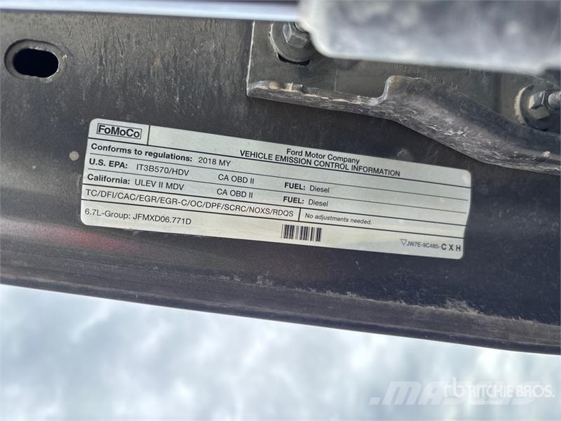 Ford F-350 Lariat 4x4 Crew Cab Pickup Ostalo