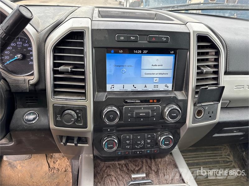 Ford F-350 Lariat 4x4 Crew Cab Pickup Ostalo