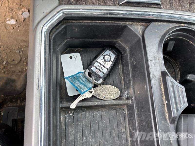 Ford F-350 Lariat 4x4 Crew Cab Pickup Ostalo