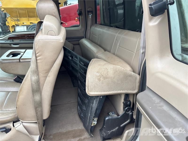Ford F-350 SD Lariat 4x4 Extended Cab Pickup Muu