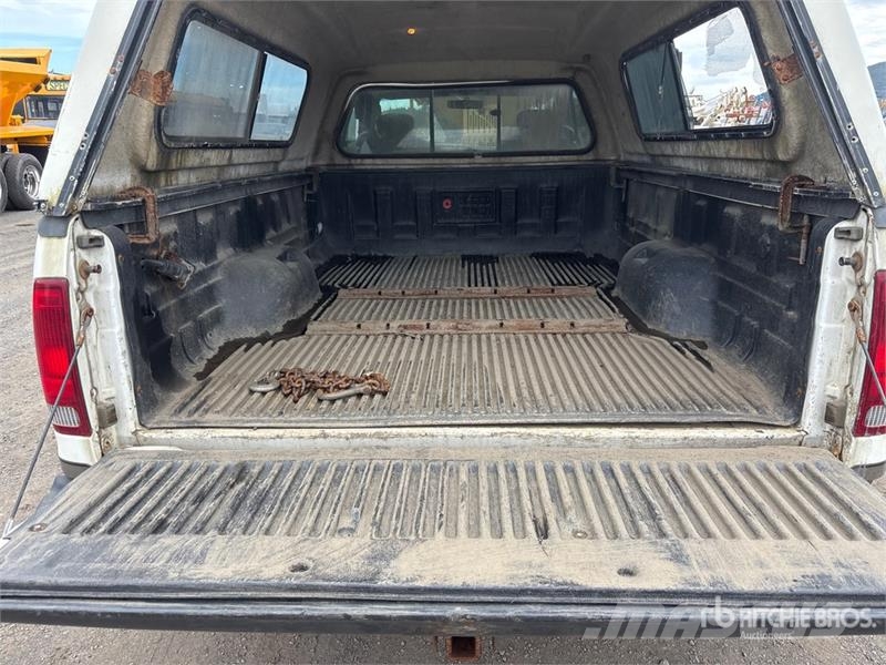 Ford F-350 SD Lariat 4x4 Extended Cab Pickup Muu